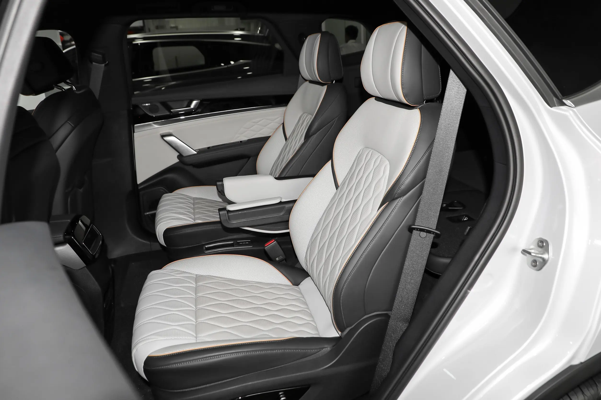 2026 BYD Tang Electric Vehicle 517 horsepower - Beyond Autos - www.beyondautos.com