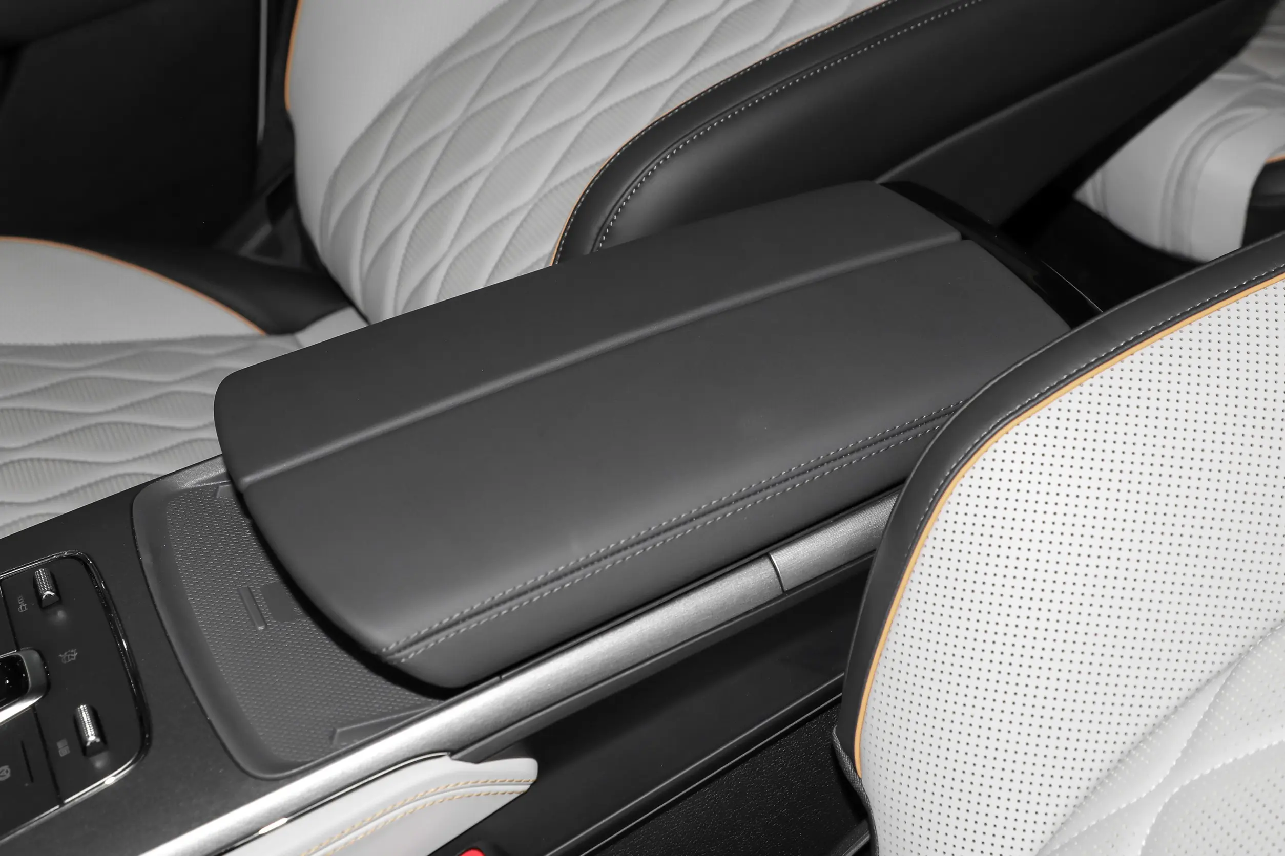 2026 BYD Tang Electric Vehicle 517 horsepower - Beyond Autos - www.beyondautos.com