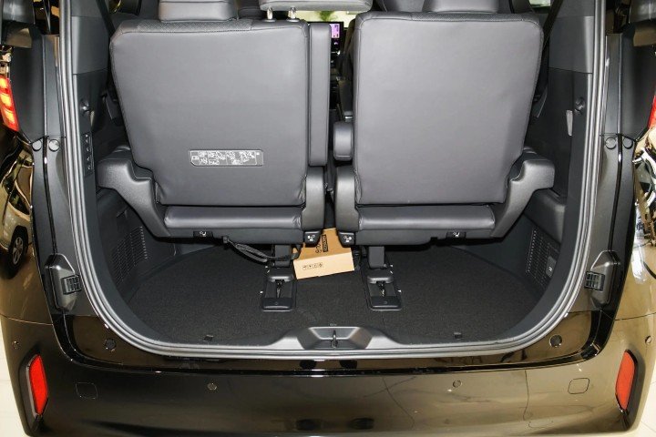 2026 Toyota Alphard Excutive Lounge- Beyond Autos - www.beyondautos.com