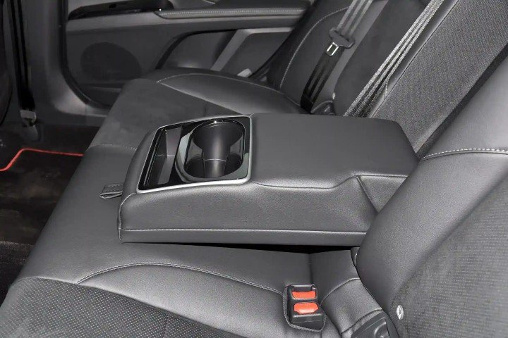 2026 Toyota Camry 2.0L V4 HEV Petrol - Beyond Autos - www.beyondautos.com