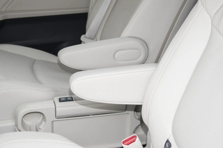 2026 Toyota Sienna 2.5L V4 HEV Petrol - Beyond Autos - www.beyondautos.com