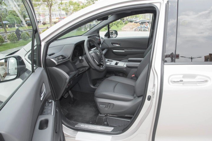 2026 Toyota Sienna 2.5L V4 HEV Petrol - Beyond Autos - www.beyondautos.com