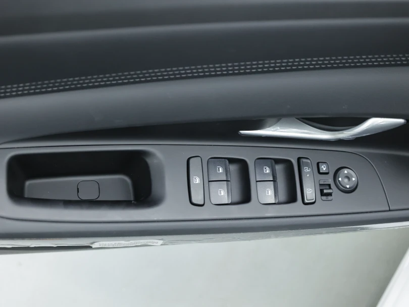 2026 Hyundai Elantra 1.5L GLX Elite White Inside Black - Beyond Autos - www.beyondautos.com