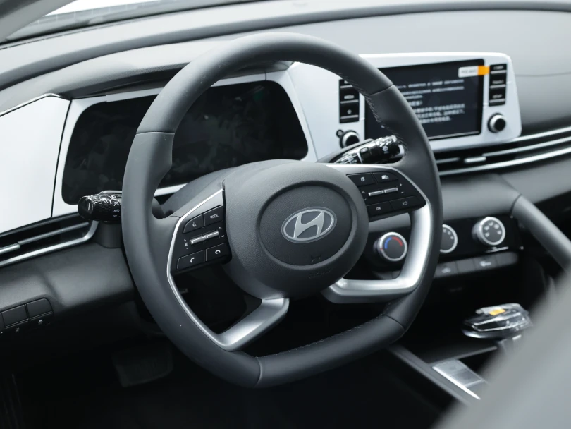 2026 Hyundai Elantra 1.5L GLX Elite White Inside Black - Beyond Autos - www.beyondautos.com