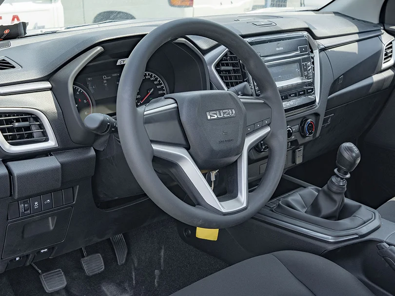 2025 Isuzu D-MAX SC 1.9L L4 Turbo Diesel - Beyond Autos - www.beyondautos.com